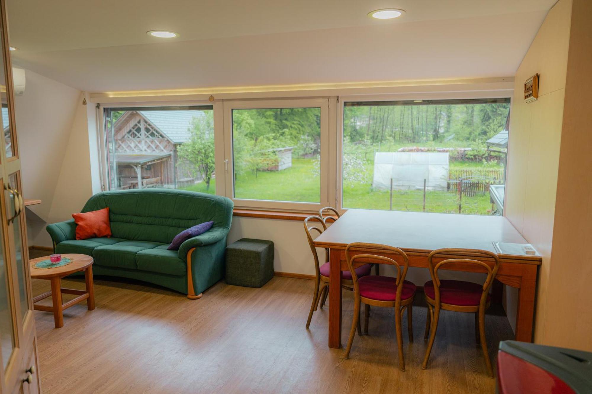 メドヴォデCountry Retreat, Near Ljubljana City, Apartma Na Vasi, Blizu Mesta Ljubljanaアパートメント エクステリア 写真