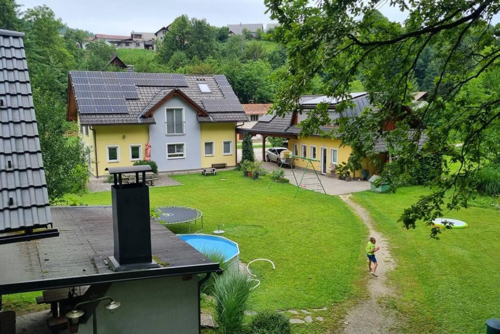 メドヴォデCountry Retreat, Near Ljubljana City, Apartma Na Vasi, Blizu Mesta Ljubljanaアパートメント エクステリア 写真